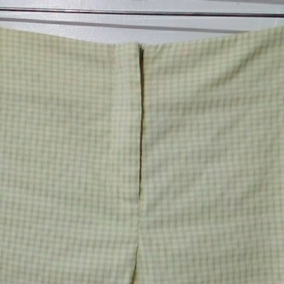 Smart Set green gingham capris - Picture 3 of 6